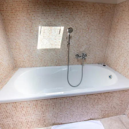 Apartment 207 - Mimosa, Terrazza, Giardino E Piscina - Cherry House *